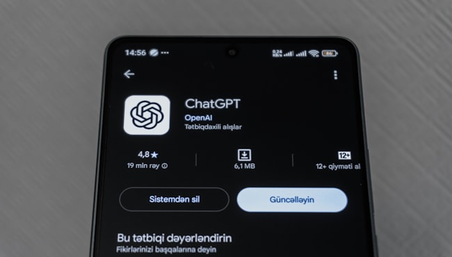 スマートフォンに表示されたChatGPTアプリ